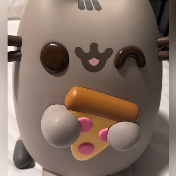 Funko Pop! Vinyl - Pusheen with Pizza (10 inch) - Picture 2 of 4